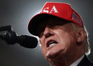 Трамп заявив, що без макіяжу він виглядає "як мрець"
